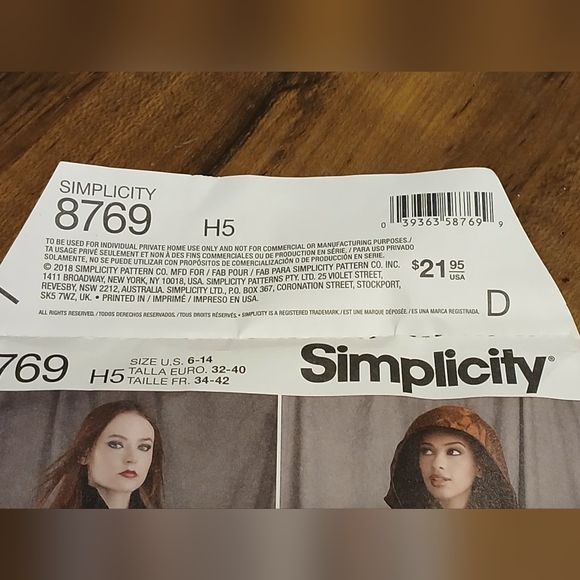 Simplicity Renaissance Womens Coat Pattern - Picture 3 of 4